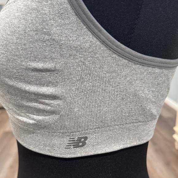 New Balance Charcoal Textured Sports Bra - Picture 3 of 5